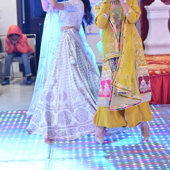 Indian Lengha outfit for sale!! My Engagement outfit!! - Picture 5 of 8